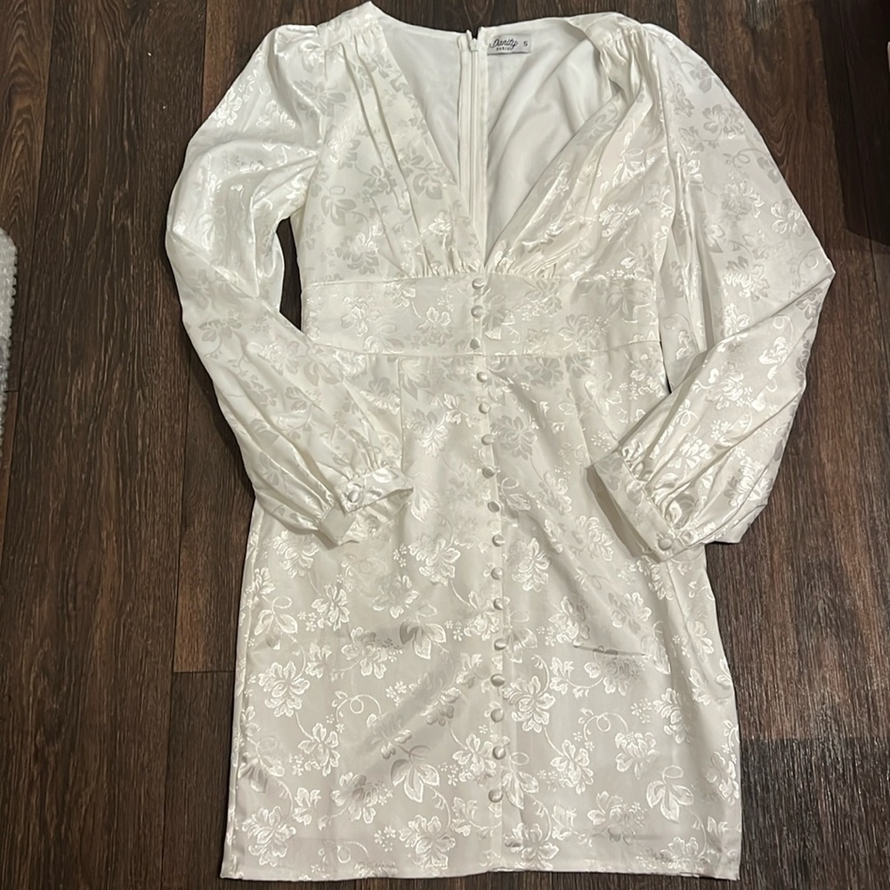 Dainty Paris White Long Sleeve Dress